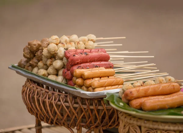 De gegrilde worst en vlees bal in Thaise stijl — Stockfoto