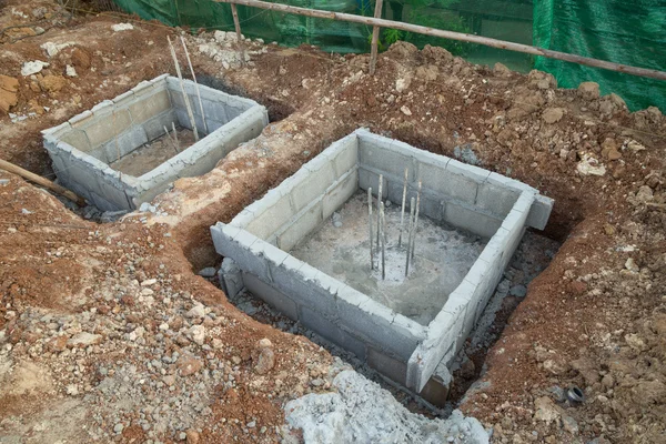 Hoyo del poste en la construcción de construcción preparación del edificio — Foto de Stock