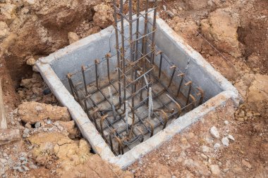 İnşaat site bina kutbunda delik hazırlamak