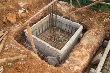 İnşaat site bina kutbunda delik 