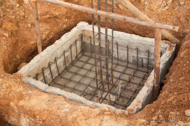 İnşaat site bina kutbunda delik 