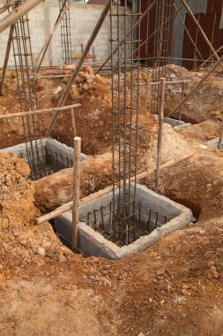 İnşaat site bina kutbunda delik 