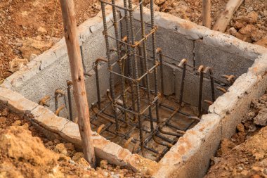 İnşaat site bina kutbunda delik 