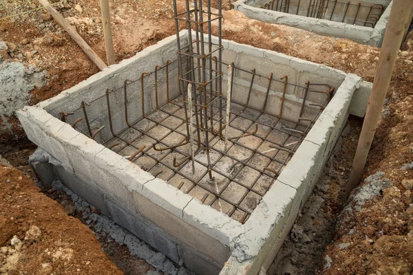 Gat van pole in bouw site gebouw — Stockfoto