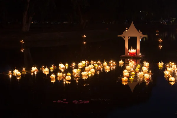 Festival Loy Kratong en el Parque Histórico de Sukhothai —  Fotos de Stock