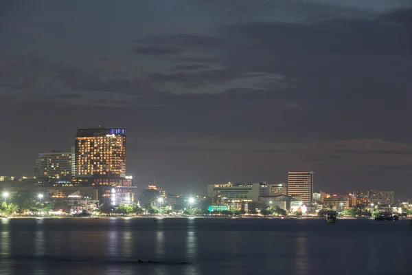 Cityscape of Pattaya beach at night — Stock Photo, Image