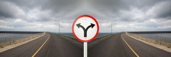 вилка развязки знак с перекрестком расщепления в двух направлениях
