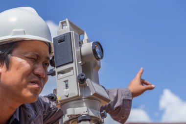 Mühendisler tacheometer veya teodolit anket satırı sütun için kullanın 