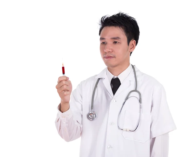 Doktor hospodářství stříkačka s krví — Stock fotografie
