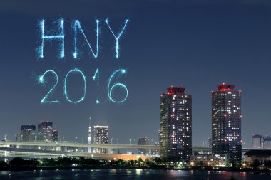 2016 Tokyo cityscap, J üzerinde mutlu yeni yıl havai fişek kutlama