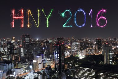 2016 Tokyo cityscap, J üzerinde mutlu yeni yıl havai fişek kutlama