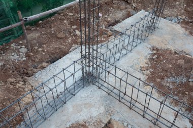 kiriş ve inşaat sahasında ayağı için çelik çubuk