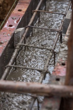 Pillar ve kiriş inşaat alanında inşa ediliyor