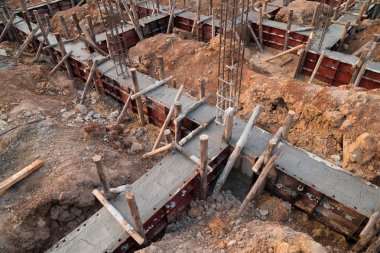 Pillar ve kiriş inşaat alanında inşa ediliyor