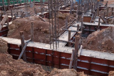 Pillar ve kiriş inşaat alanında inşa ediliyor