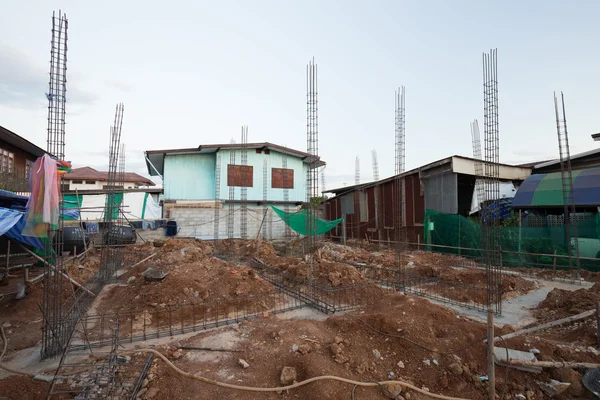 Haste de aço para feixe e pilar no local de construção — Fotografia de Stock