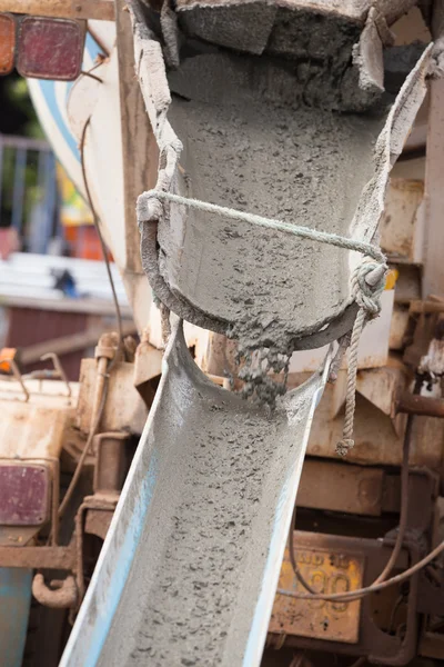 Coulée de béton mixte sur le chantier — Photo