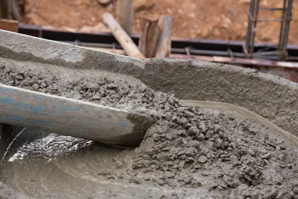 Coulée de béton mixte sur le chantier — Photo