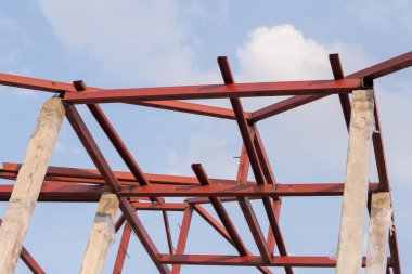 Yapısal çelik kiriş konut dayanıklı binanın çatı üzerinde