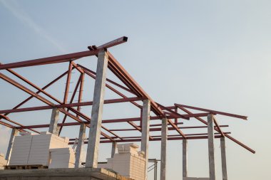 Yapısal çelik kiriş konut dayanıklı binanın çatı üzerinde