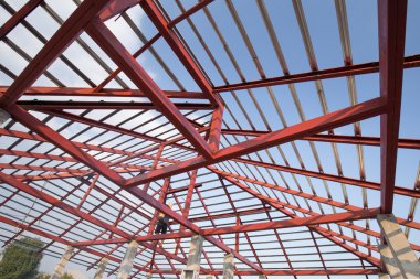 Yapısal çelik kiriş konut dayanıklı binanın çatı üzerinde