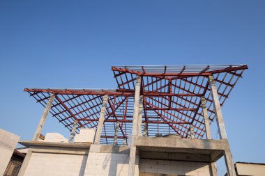 Yapısal çelik kiriş konut dayanıklı binanın çatı üzerinde
