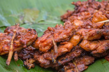 Izgara tavuk kemikleri