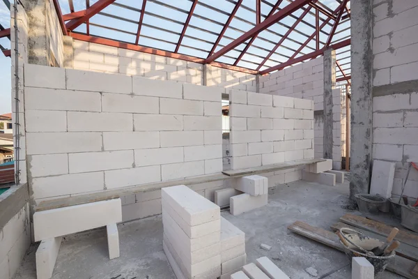 Стек белого облегченного бетонного блока, пенобетонный блок — стоковое фото