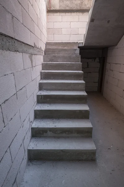 Сходи цементна бетонна конструкція в житловому будинку вбудована — стокове фото
