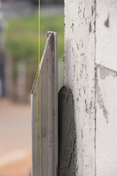 İnşaat Duvarında Sıvacı Beton İşçisi — Stok fotoğraf