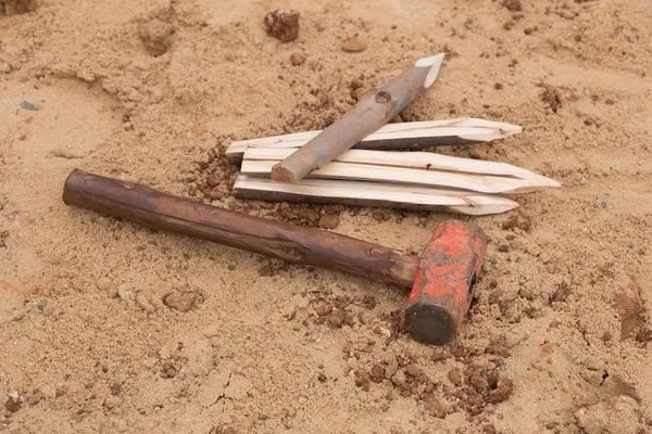 Hammer with eucalyptus pointed — Stock Photo, Image