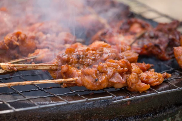 Gegrilltes Hühnchen mit Knochen — Stockfoto