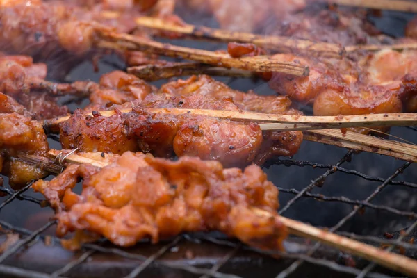 Gegrilltes Hühnchen mit Knochen — Stockfoto