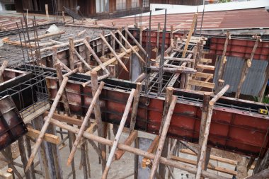 Pillar ve ışın inşa ediliyor