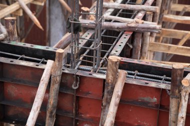 Pillar ve ışın inşa ediliyor