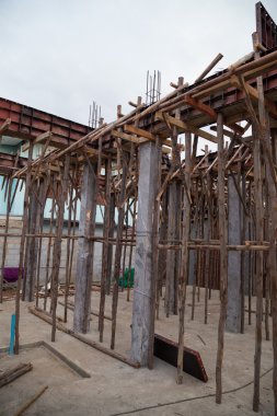 Pillar ve ışın inşa ediliyor