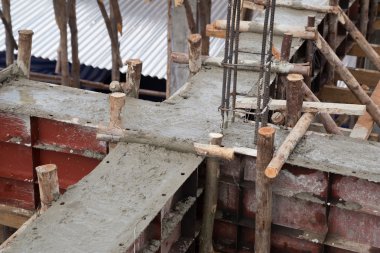 Pillar ve ışın inşa ediliyor