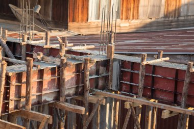 Pillar ve ışın inşa ediliyor