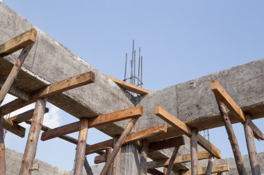 Pillar ve ışın inşa ediliyor