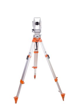 Anket ekipman teodolit bir tripod üzerinde. beyaz izole