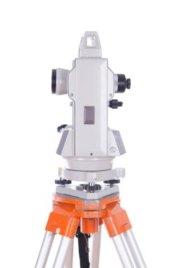 Anket ekipman teodolit bir tripod üzerinde. beyaz izole