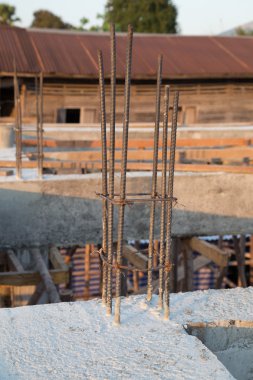 Pillar ve ışın inşa ediliyor