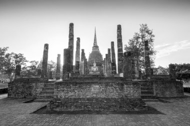 Sukhothai tarihi park antik Budist tapınağı kalıntıları