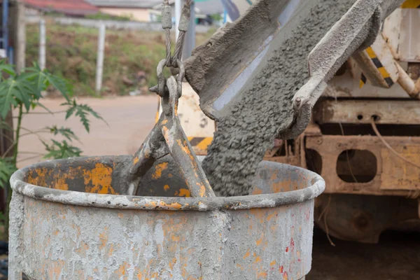 Concreto mezclado verter — Foto de Stock