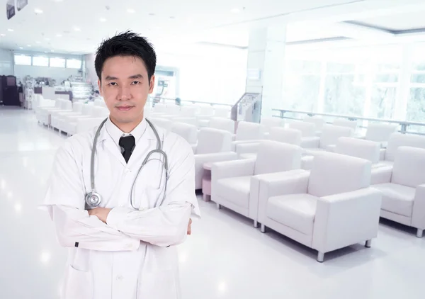 Doctor smiling with arms crossed — Stock Photo, Image