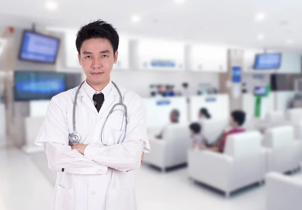 Doctor smiling with arms crossed — Stock Photo, Image