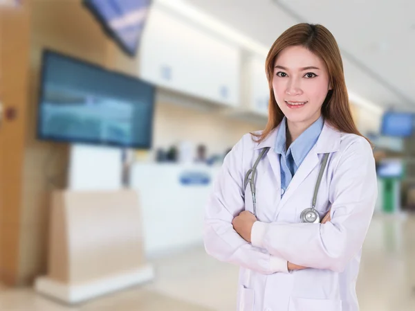 Female doctor smiling with arms crossed — Stock Photo, Image