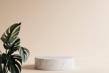 Önünde yapraklar olan yuvarlak mermer bir podyum. Çok güzel bir krem rengi arka planı var.