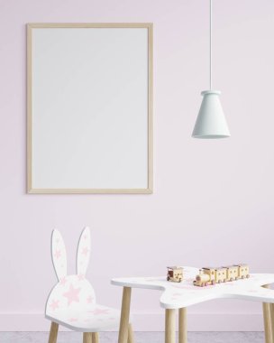 Bir çocuğun odasındaki pembe bir duvara asılı bir lamba, bebek sandalyesi ve oyuncaklarla süslenmiş bir masa yerleştirilmiş bir fotoğraf çerçevesi yap.