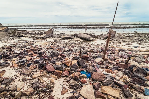 Basura y residuos en la playa, Bangkok, Tailandia — Foto de Stock